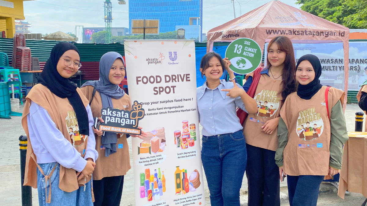 Selenggarakan Food Drive
